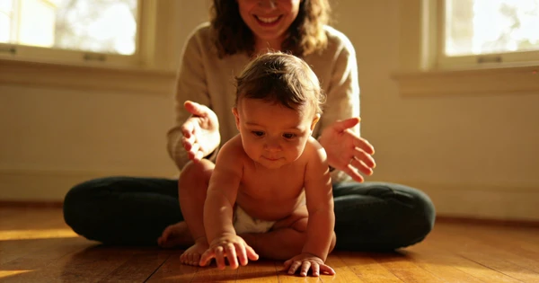 Cuándo Se Sienta un Bebé: Edad y Cómo Estimularlo